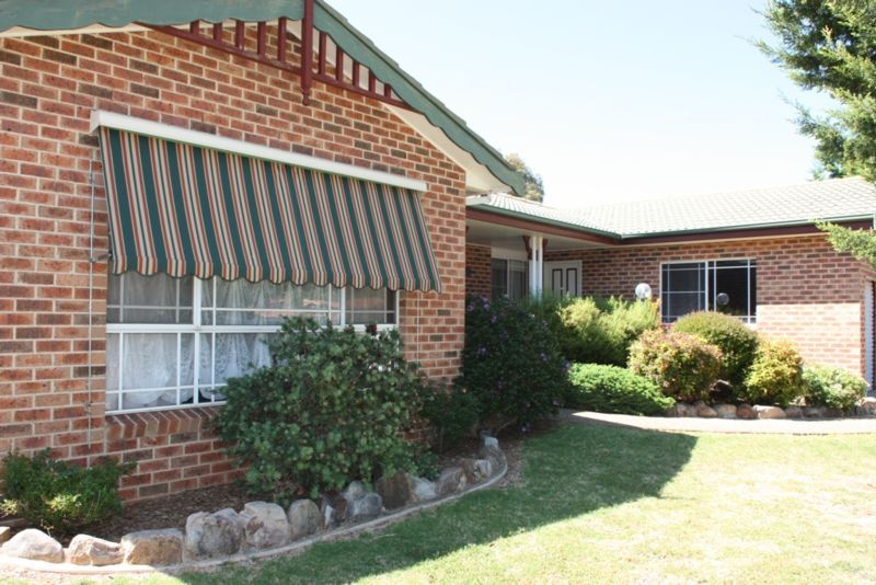 50 Pineview Circuit, YOUNG, NSW 2594