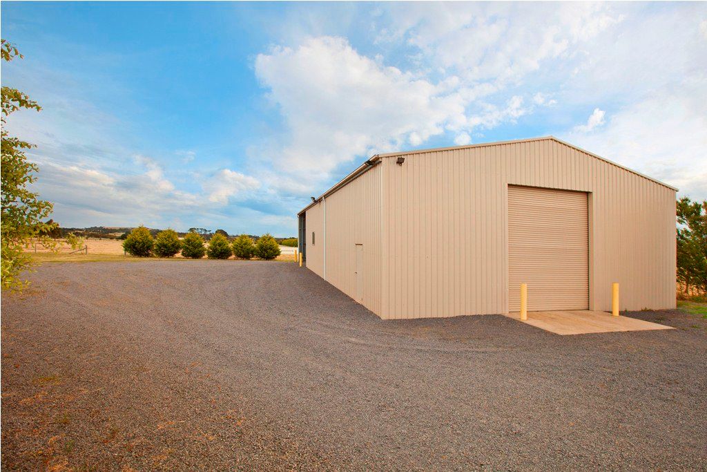 105 Sweeney Road, MINERS REST, VIC 3352