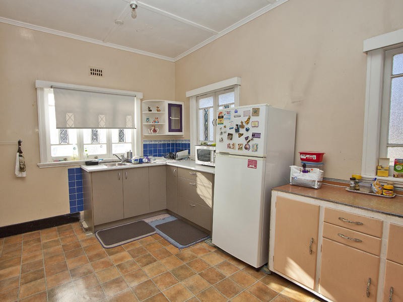 1 Bridge Street, SANDGATE, QLD 4017