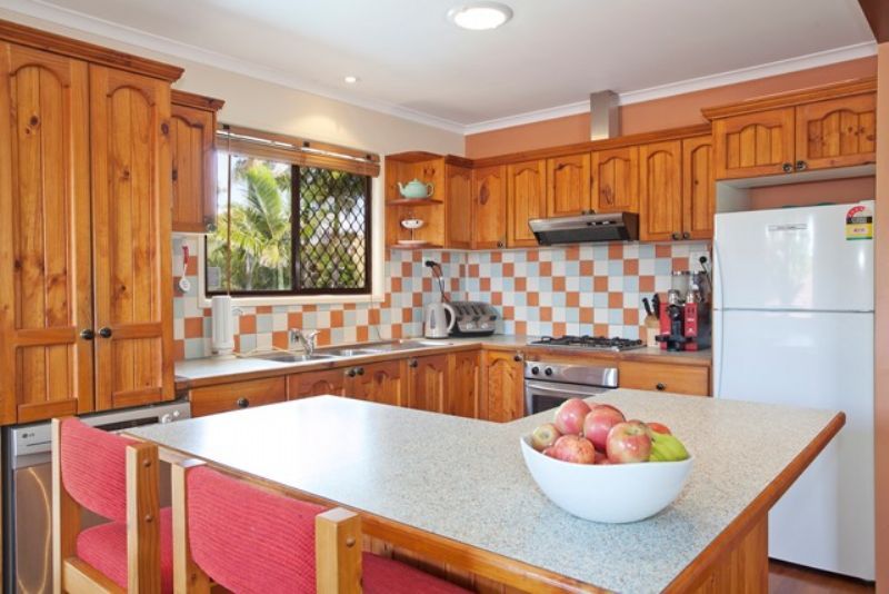 4 Clifford Street, WOODY POINT, QLD 4019