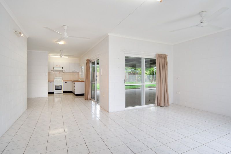 9 Paradise Close, WHITE ROCK, QLD 4868
