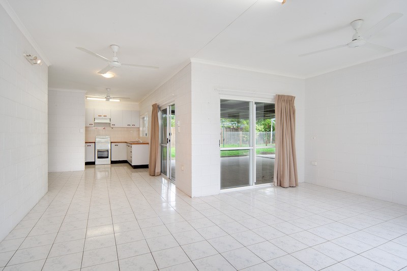 9 Paradise Close, WHITE ROCK, QLD 4868