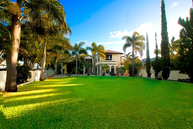 2 Cabana Boulevard, BENOWA WATERS, QLD 4217