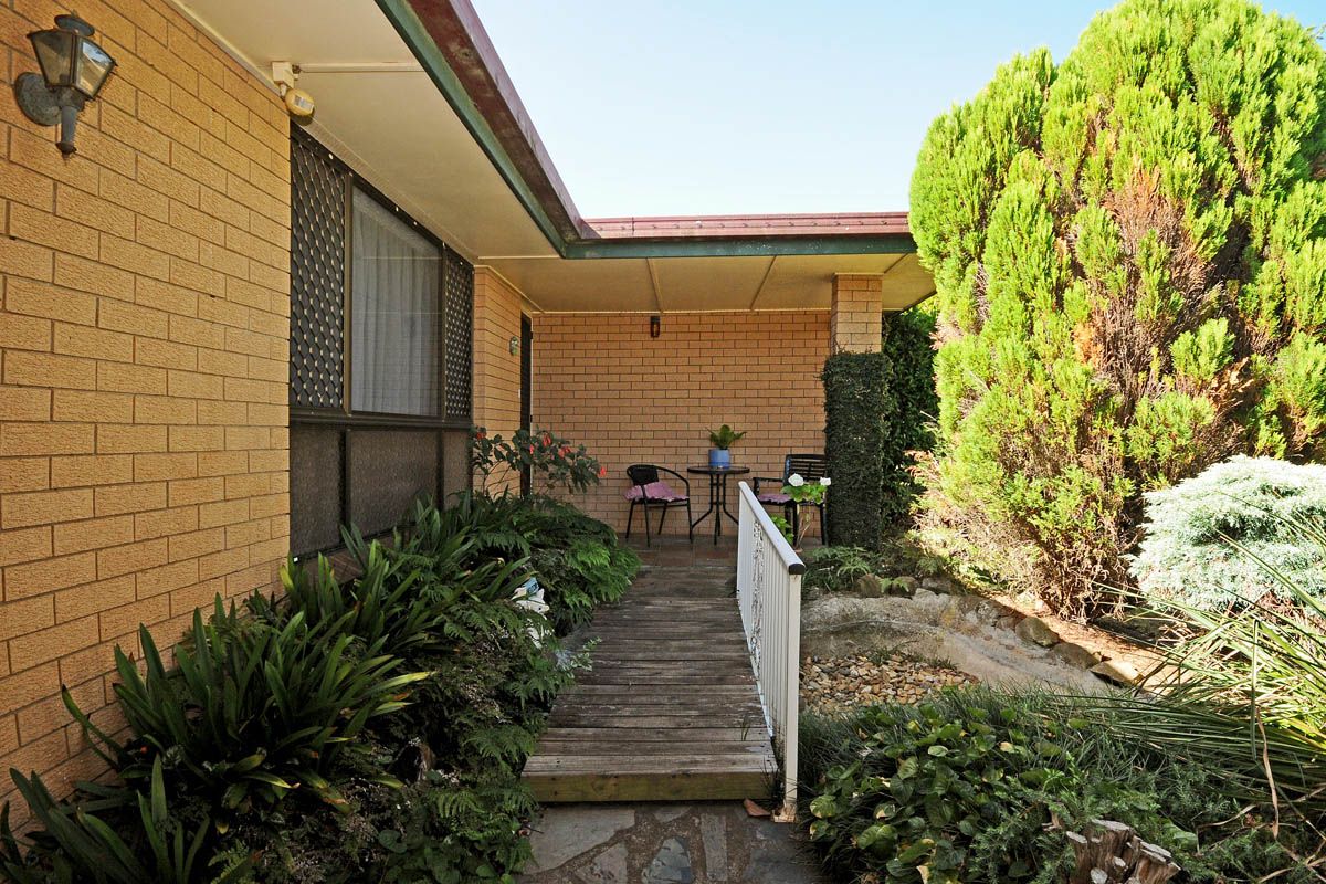 7 Lotus Crescent, Centenary Heights, QLD 4350