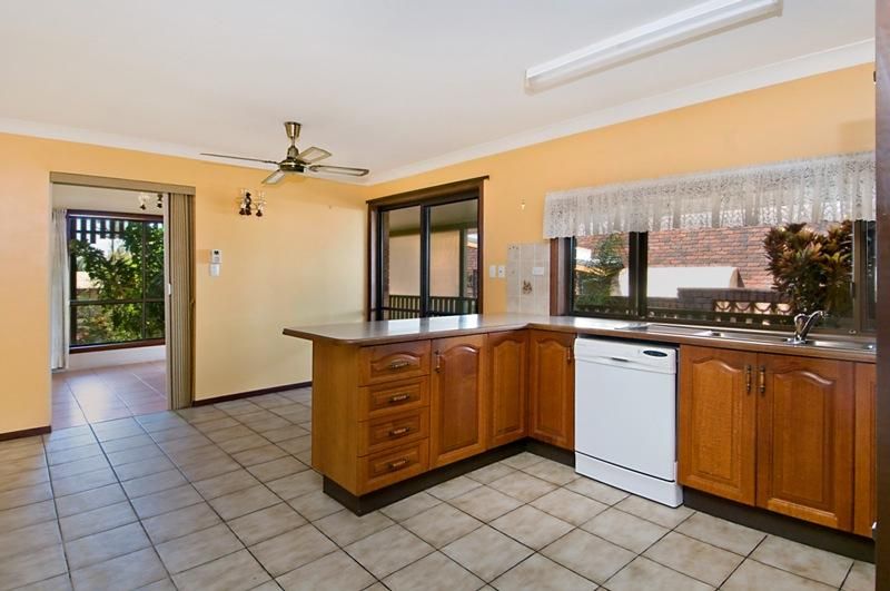 1 Warrina Court, MOOLOOLABA, QLD 4557