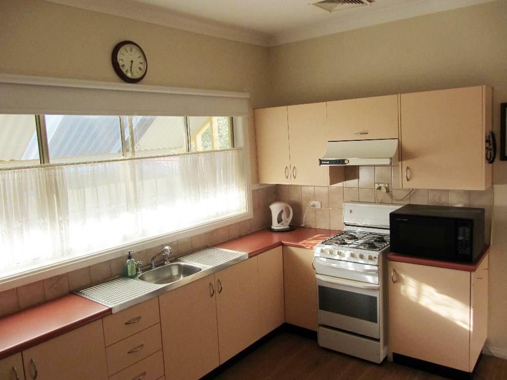 442 Hall Avenue, LAVINGTON, NSW 2641