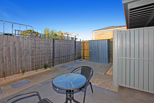 2/60 Leonard Avenue, GLENROY, VIC 3046