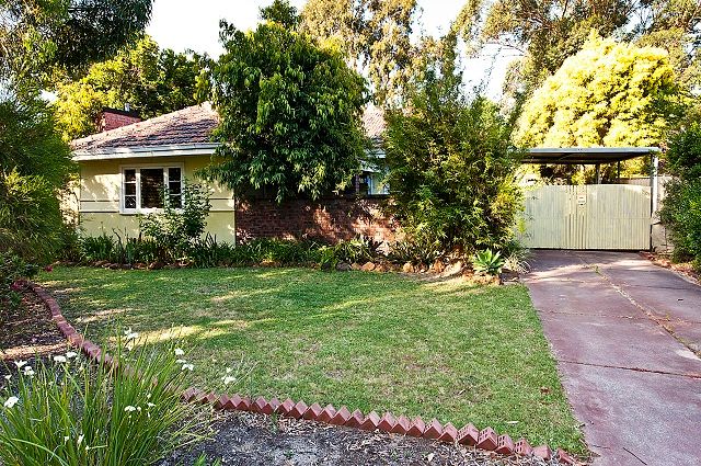 64 The Crescent, MADDINGTON WA 6109