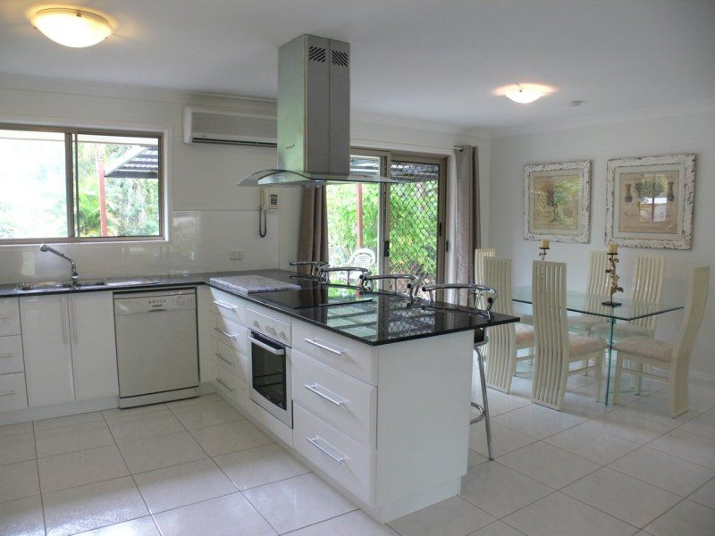 10 Allan Avenue, GLASS HOUSE MOUNTAINS, QLD 4518