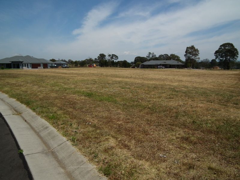 18 (LOT 72) Pennard Crescent, LUDDENHAM, NSW 2745