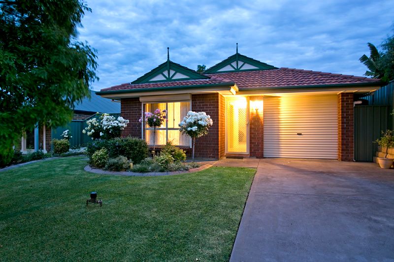 17 Jackeroo Crescent, WALKLEY HEIGHTS SA 5098