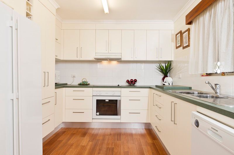 24 Scenic Street, BAYVIEW HEIGHTS, QLD 4868