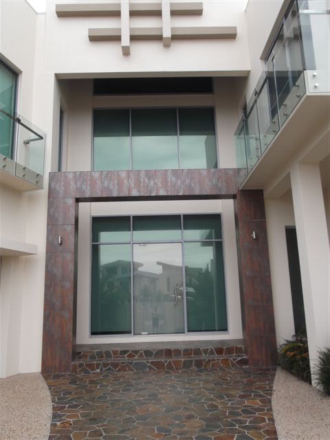 33 Royal Albert Crescent, SOVEREIGN ISLANDS, QLD 4216