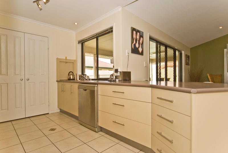14 Sommerville Crescent, SIPPY DOWNS, QLD 4556