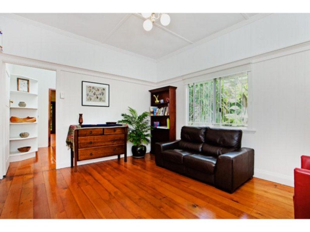 7 Gower Street, HOLLAND PARK WEST, QLD 4121