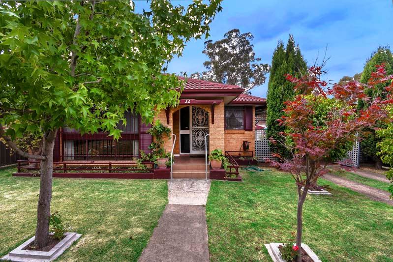 32 Falklands Avenue, BOSSLEY PARK NSW 2176