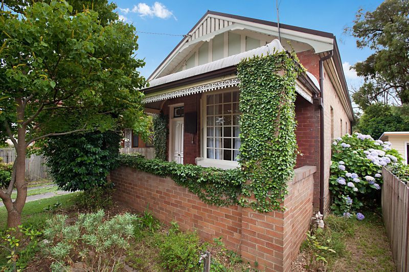 9 Brisbane Street, LORN NSW 2320