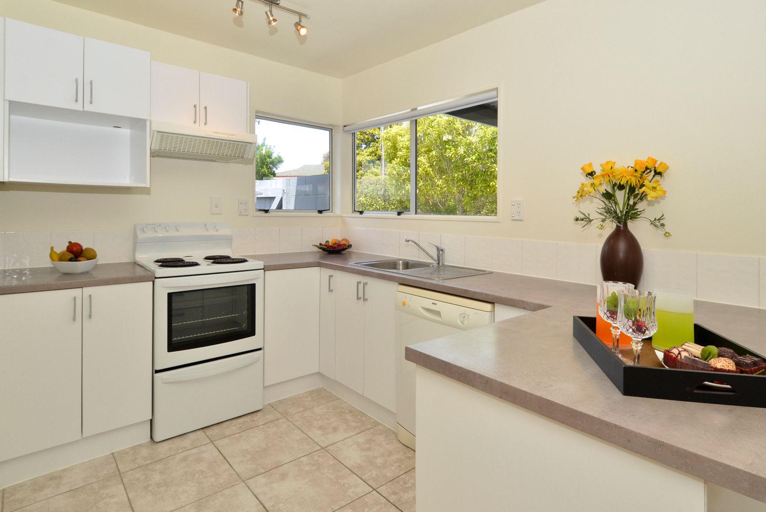 1/1 Kahika Road, BIRKDALE, North Shore City