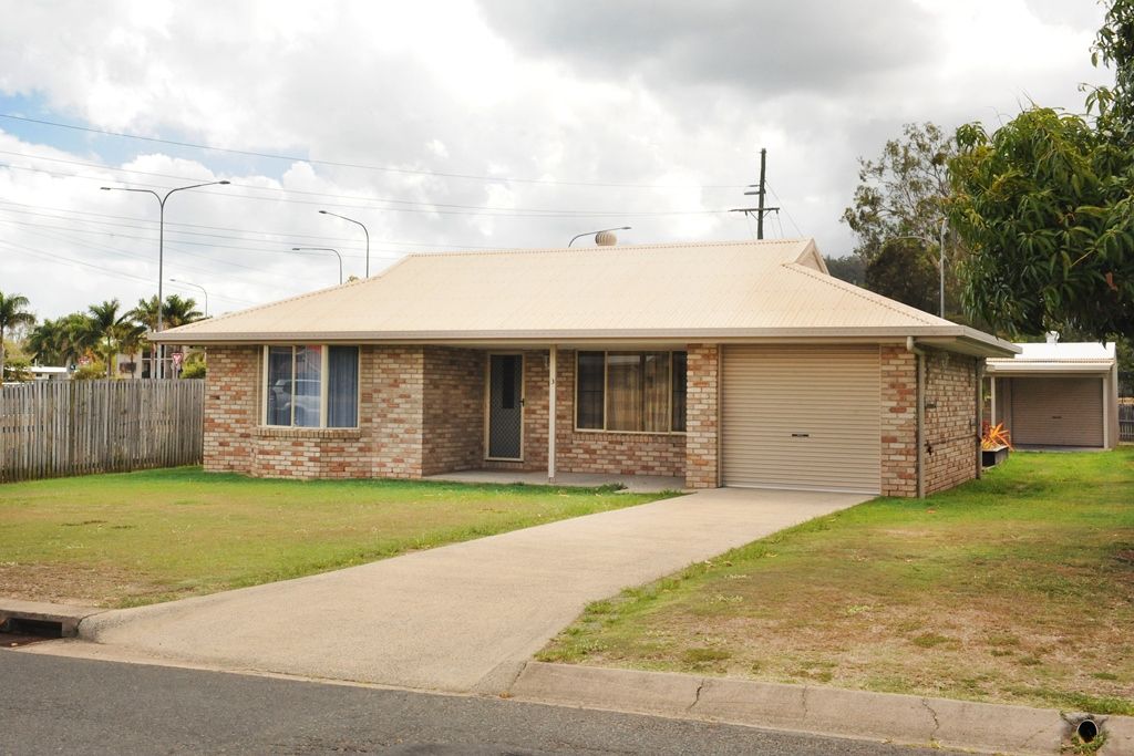 3 Manooka Drive, CANNONVALE QLD 4802