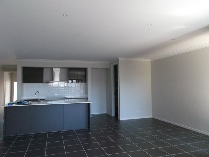 40 Tall Trees Drive, GLENMORE PARK, NSW 2745