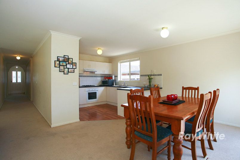 4 Meaby Drive, PAKENHAM, VIC 3810