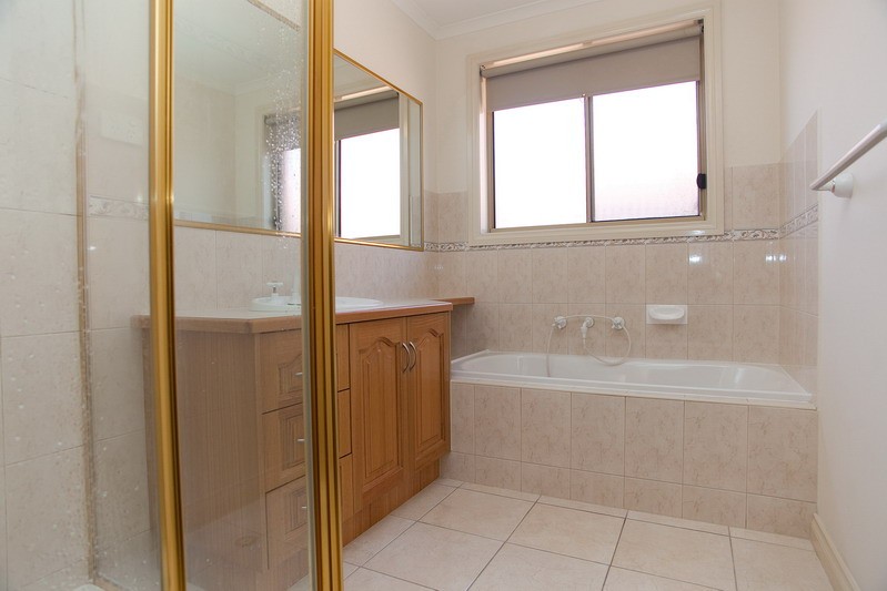 10 Elysee Avenue, SOUTH MORANG, VIC 3752