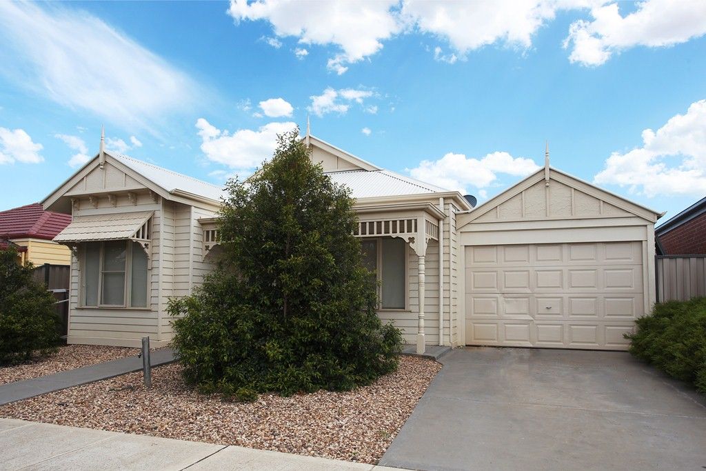 12 Baltimore Drive, POINT COOK VIC 3030