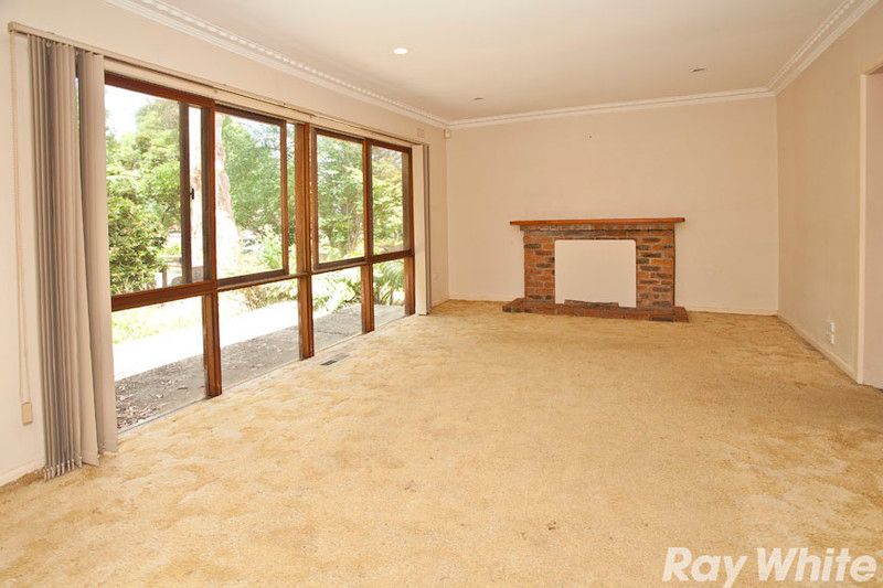 11 Warrabel Road, FERNTREE GULLY, VIC 3156