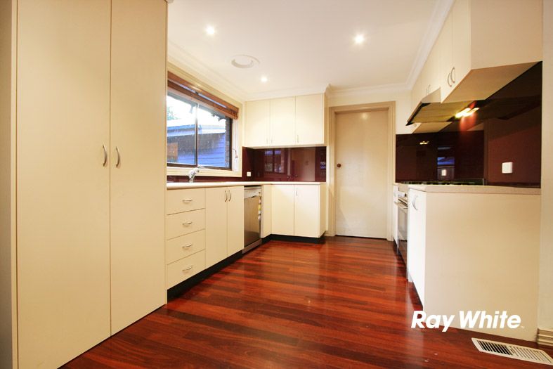 34 Eildon Parade, ROWVILLE, VIC 3178