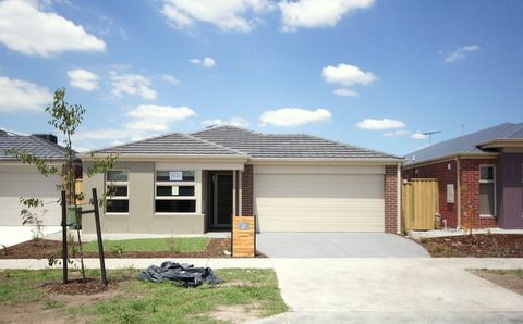 ***6 Markbeech Crescent, OFFICER, VIC 3809
