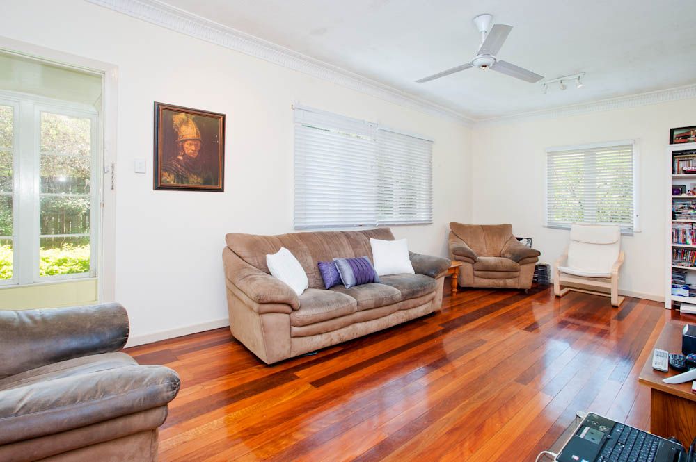 99 Holland Road, HOLLAND PARK, QLD 4121