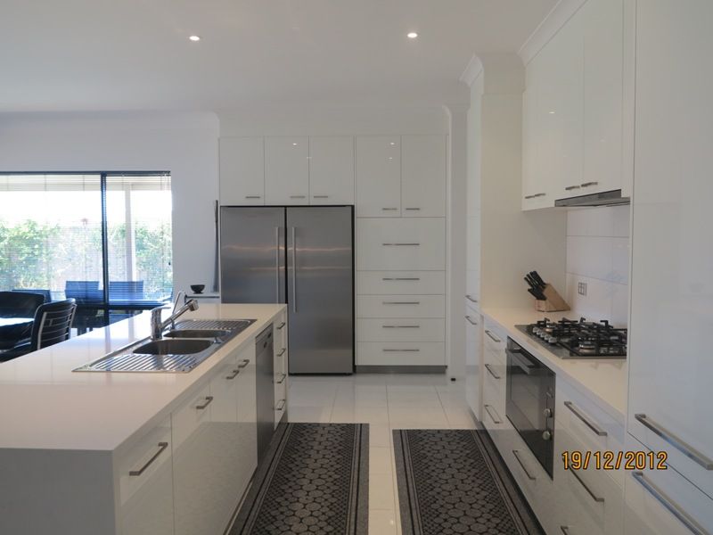28 Wavecrest Circle, DRUMMOND COVE, WA 6532