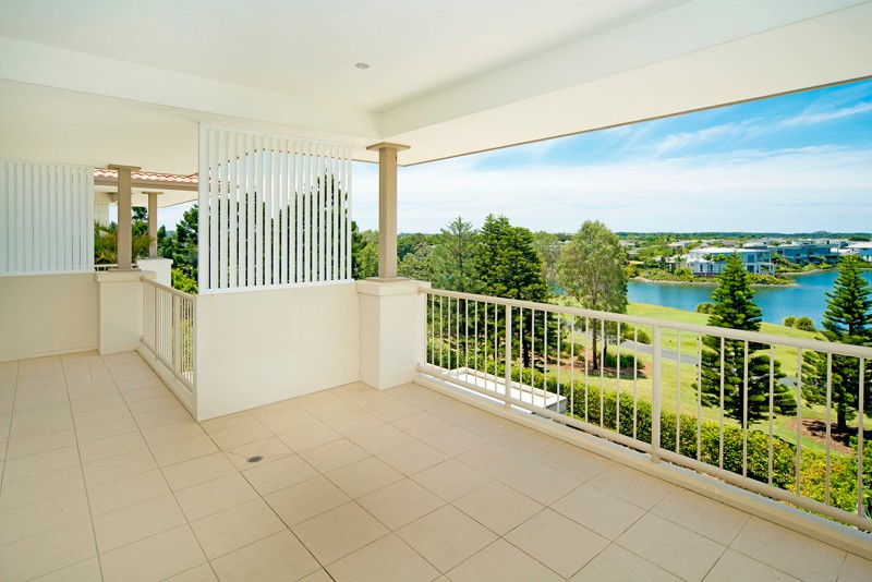 8320 Magnolia Drive East, HOPE ISLAND, QLD 4212