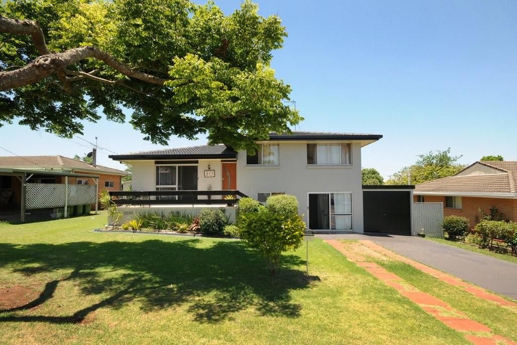 10 Raelyn Street, CENTENARY HEIGHTS QLD 4350