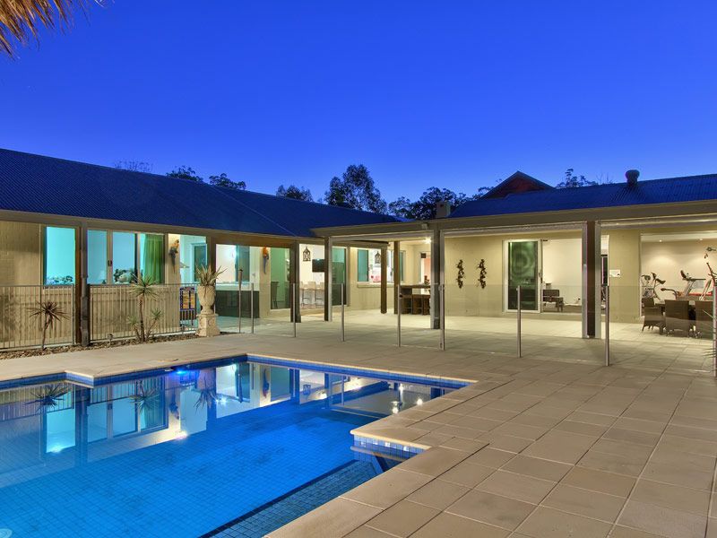8 Lauren Place, CHANDLER QLD 4155