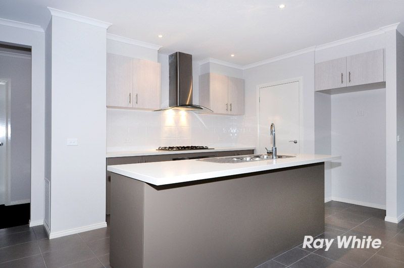 13 Connewara Crescent, CLYDE NORTH, VIC 3978