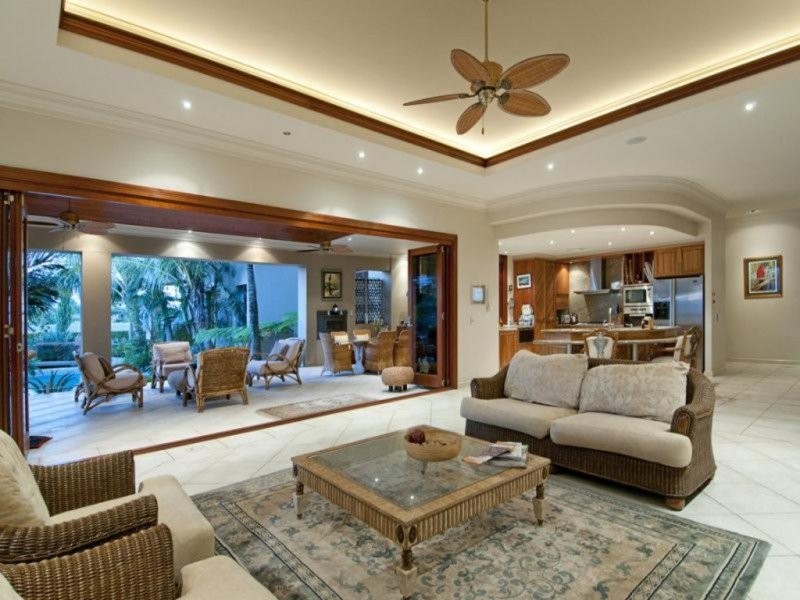 2-4 Knightsbridge Parade, SOVEREIGN ISLANDS, QLD 4216