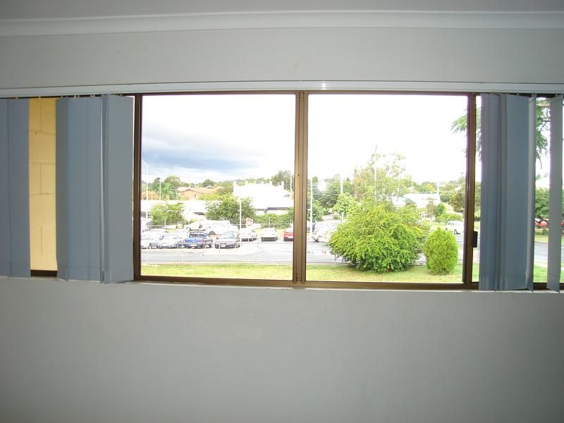 Unit 1 60 Railway Street, BOOVAL, QLD 4304