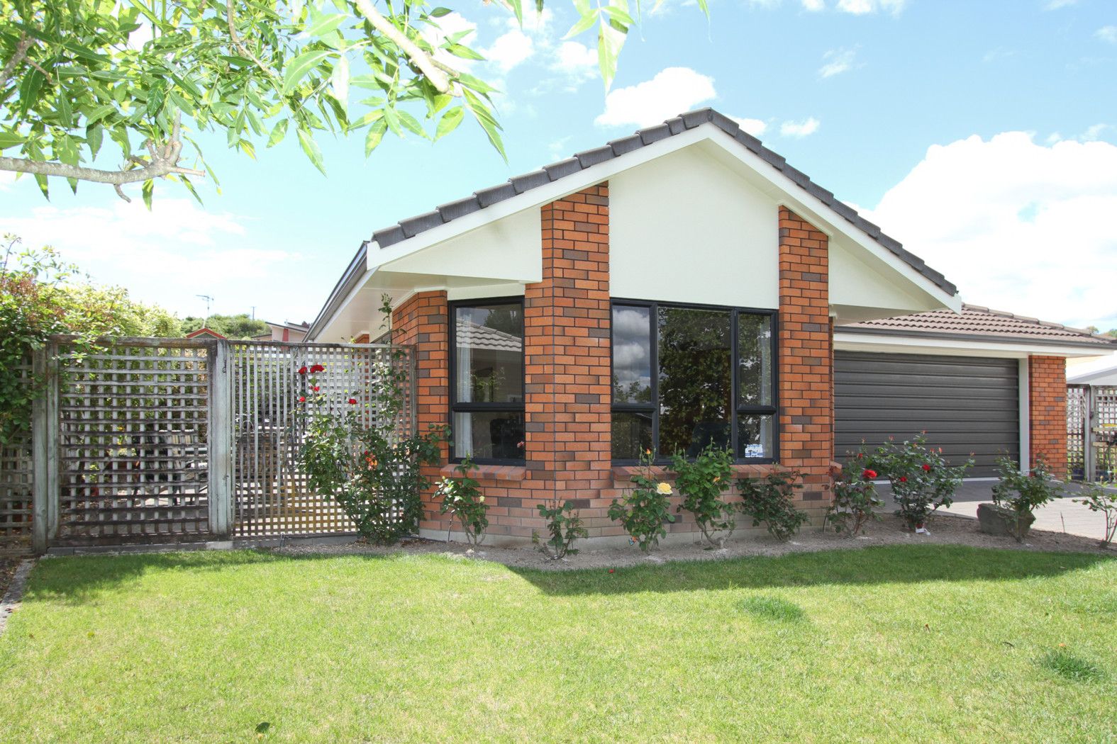 8 Oregon Crescent, GLENVIEW, Hamilton City