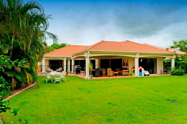 8203 Magnolia Drive West, HOPE ISLAND, QLD 4212