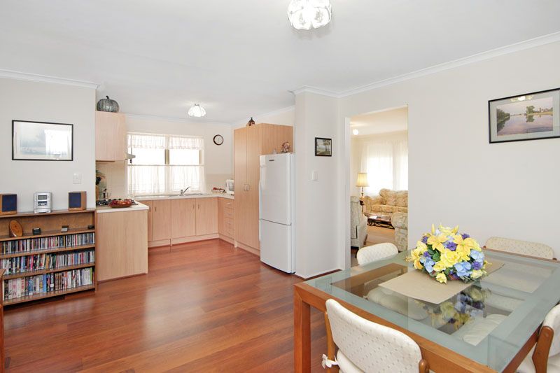 17 Woodbridge Crescent, LAKE MUNMORAH, NSW 2259