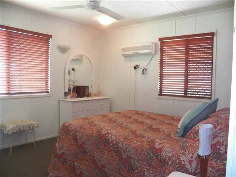 16 Smith Street, WEST GLADSTONE, QLD 4680