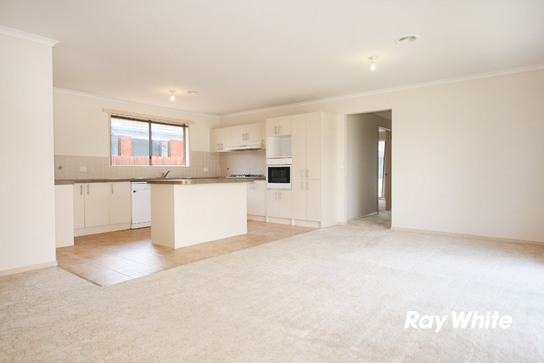 17 Cornwell Crescent, CRANBOURNE EAST, VIC 3977