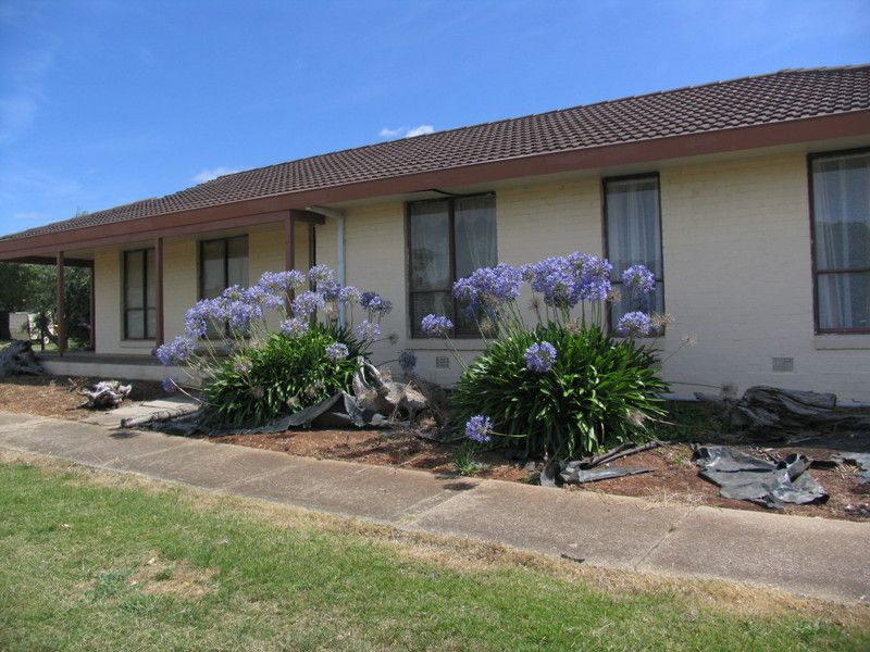15  Balmoral Place, MELTON WEST, VIC 3337