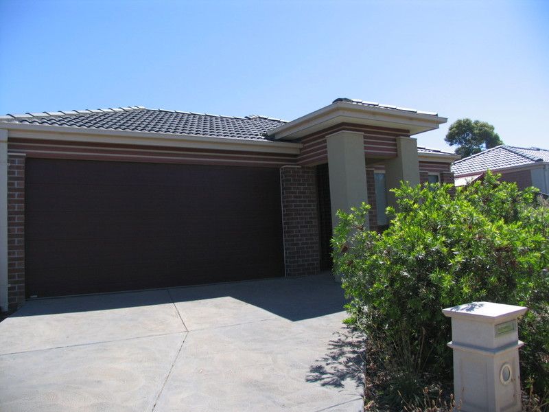 72 Lakewood Boulevard, MELTON, VIC 3337