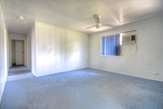 30 Stubbin Street, BUNDAMBA, QLD 4304