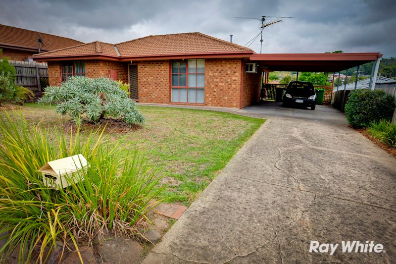 135 Eagle Drive, PAKENHAM, VIC 3810