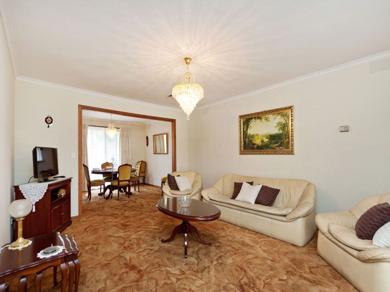 24 Kubis Crescent, DINGLEY VILLAGE, VIC 3172