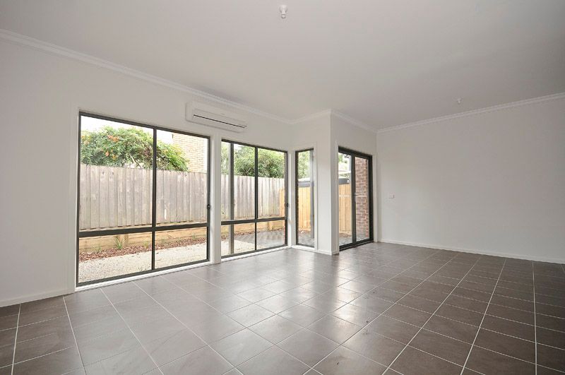 2/10 Tulip Crescent, BORONIA, VIC 3155