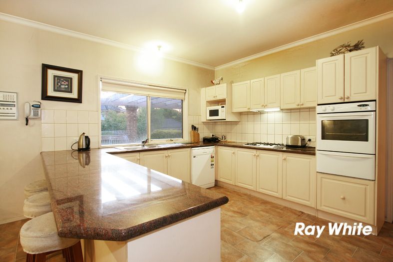 42 Wakley Crescent, WANTIRNA SOUTH, VIC 3152